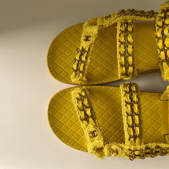 SOLD ❌ New 🌟 Rare Chanel CC Tweed Chain Yellow Sandals Size 39 - Picture 4 of 10